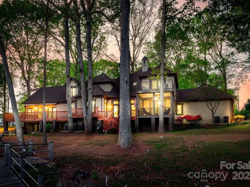 252 Greyfriars Road, Mooresville, NC 28117.  MLS# CAR4242527, YatesRealty ID 17579. 