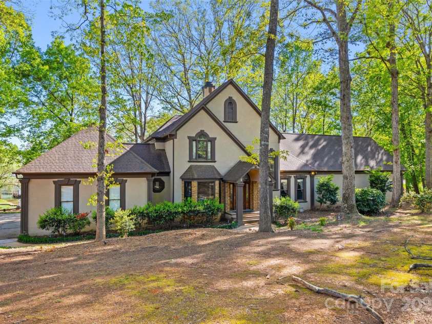 252 Greyfriars Road, Mooresville, NC 28117.  MLS# CAR4242527, YatesRealty ID 17579. 
