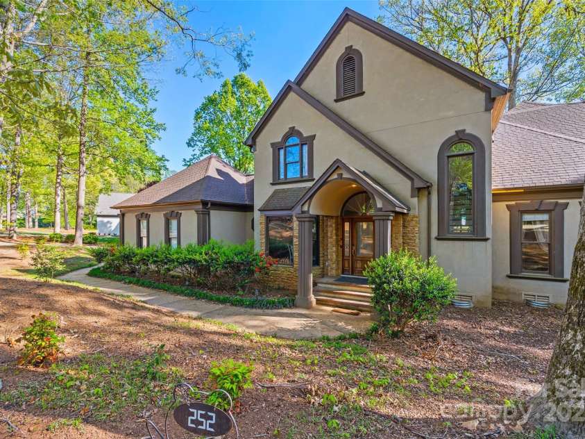 252 Greyfriars Road, Mooresville, NC 28117.  MLS# CAR4242527, YatesRealty ID 17579. 