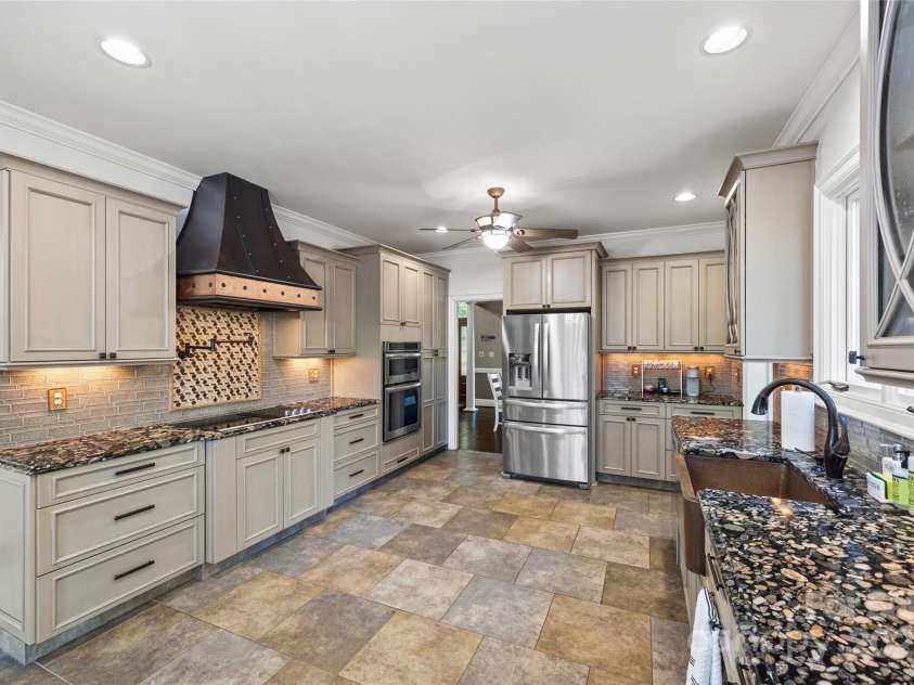 252 Greyfriars Road, Mooresville, NC 28117.  MLS# CAR4242527, YatesRealty ID 17579. 