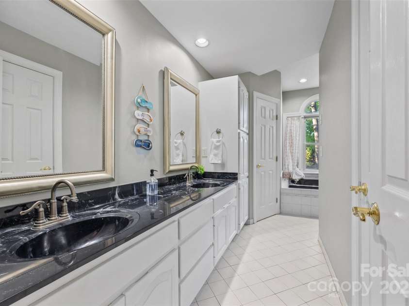 252 Greyfriars Road, Mooresville, NC 28117.  MLS# CAR4242527, YatesRealty ID 17579. 