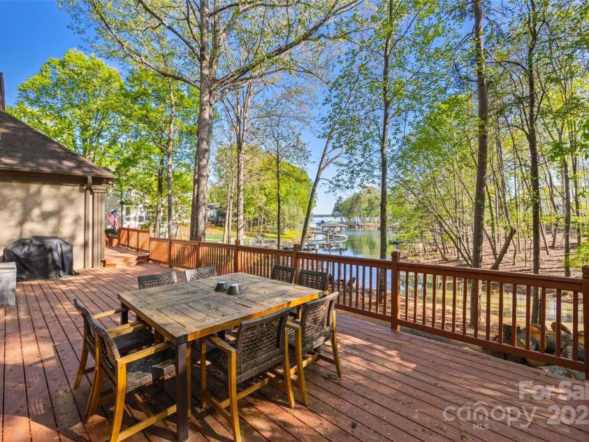 252 Greyfriars Road, Mooresville, NC 28117.  MLS# CAR4242527, YatesRealty ID 17579. 