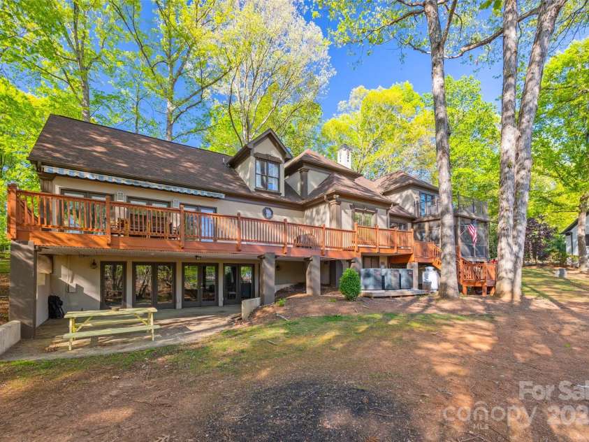 252 Greyfriars Road, Mooresville, NC 28117.  MLS# CAR4242527, YatesRealty ID 17579. 
