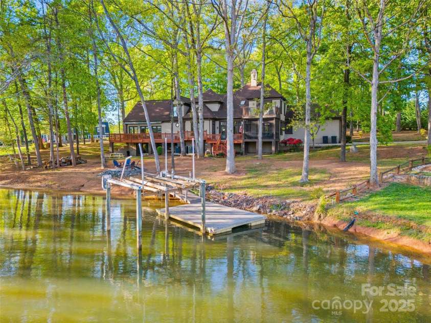 252 Greyfriars Road, Mooresville, NC 28117.  MLS# CAR4242527, YatesRealty ID 17579. 