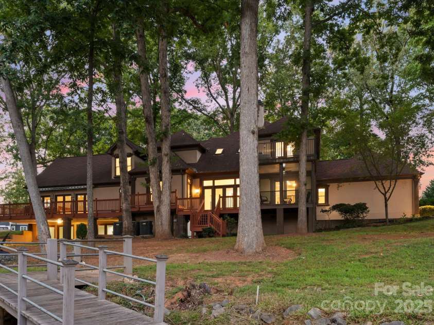 252 Greyfriars Road, Mooresville, NC 28117.  MLS# CAR4298988, YatesRealty ID 17579. 