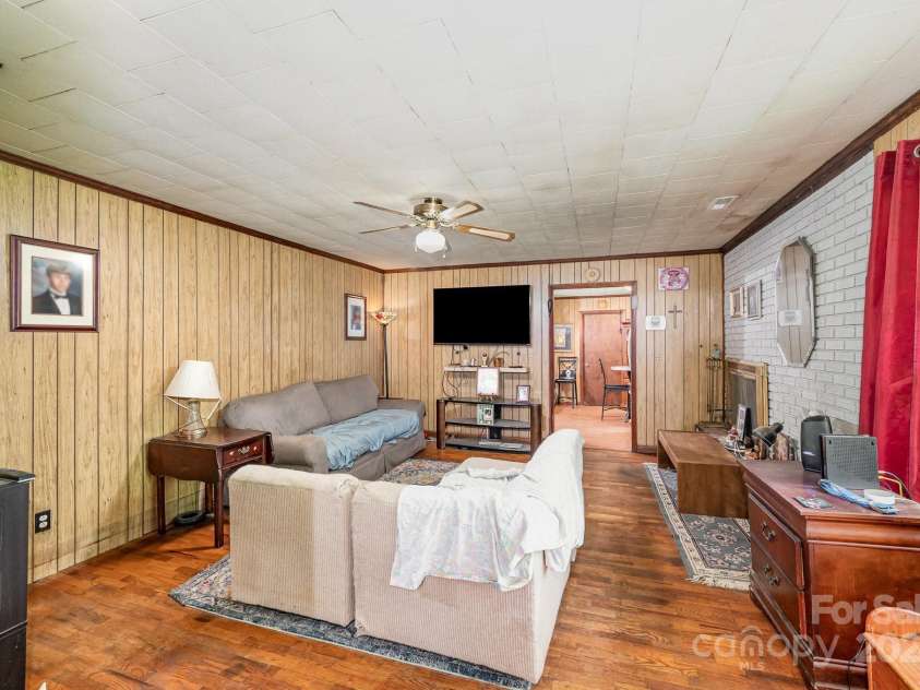 1901 Davenport Street, Newton, NC 28658.  MLS# CAR4162570, YatesRealty ID 1758. 