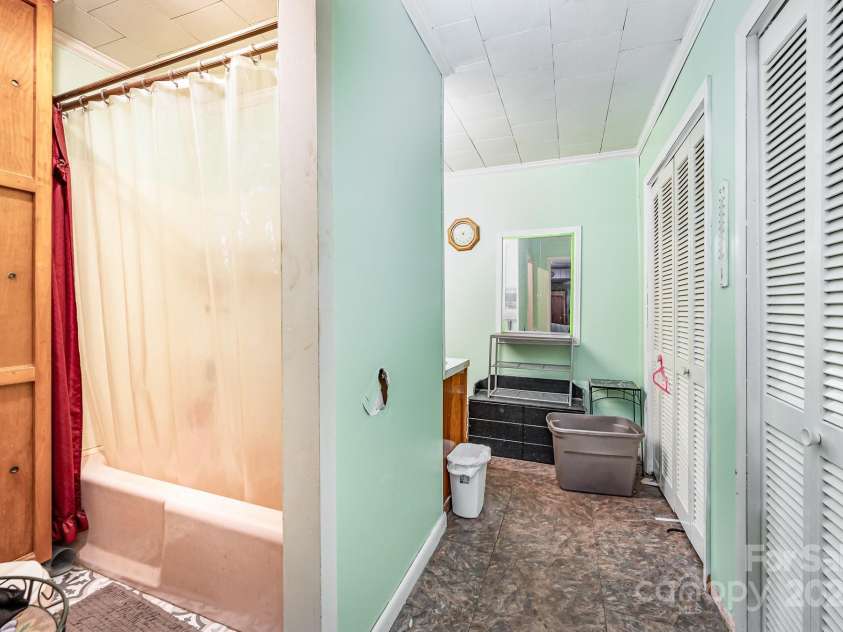 1901 Davenport Street, Newton, NC 28658.  MLS# CAR4162570, YatesRealty ID 1758. 