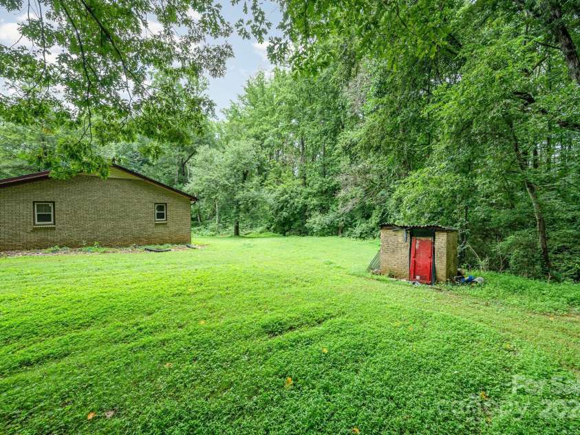 1901 Davenport Street, Newton, NC 28658.  MLS# CAR4162570, YatesRealty ID 1758. 