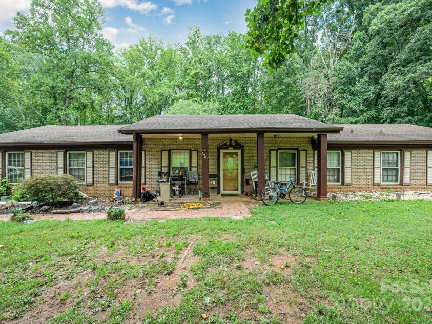 1901 Davenport Street, Newton, NC 28658.  MLS# CAR4162570, YatesRealty ID 1758. 