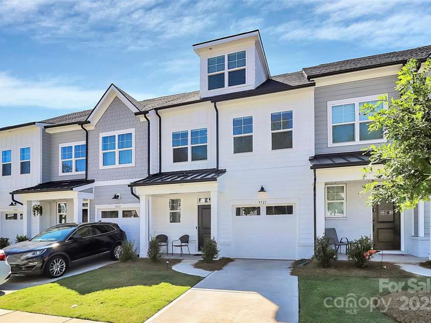 9521 Munsing Drive, Charlotte, NC 28269.  MLS# CAR4302669, YatesRealty ID 1758. 