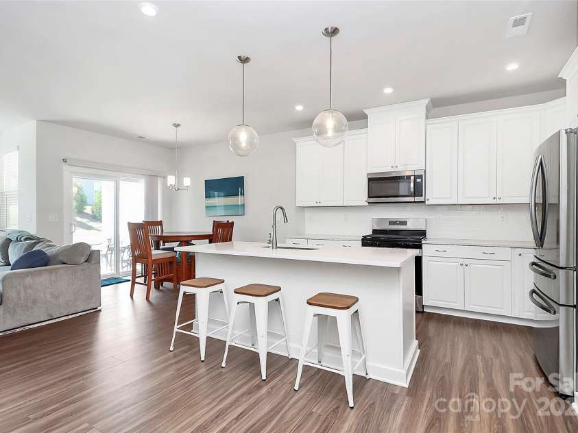 9521 Munsing Drive, Charlotte, NC 28269.  MLS# CAR4302669, YatesRealty ID 1758. 