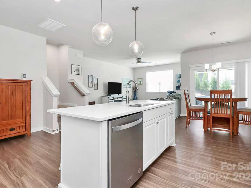 9521 Munsing Drive, Charlotte, NC 28269.  MLS# CAR4302669, YatesRealty ID 1758. 