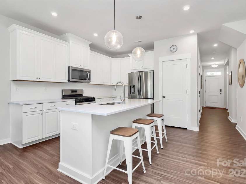 9521 Munsing Drive, Charlotte, NC 28269.  MLS# CAR4302669, YatesRealty ID 1758. 