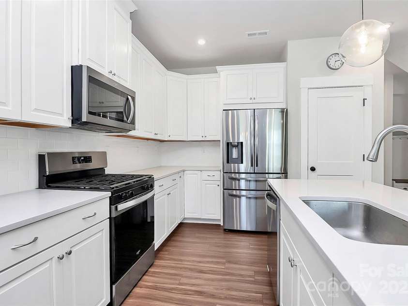 9521 Munsing Drive, Charlotte, NC 28269.  MLS# CAR4302669, YatesRealty ID 1758. 