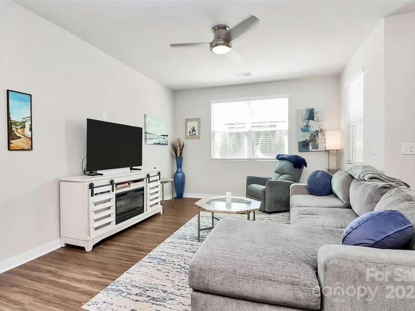 9521 Munsing Drive, Charlotte, NC 28269.  MLS# CAR4302669, YatesRealty ID 1758. 