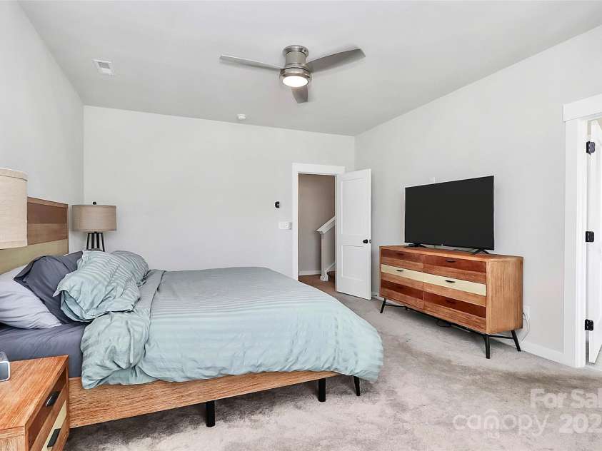 9521 Munsing Drive, Charlotte, NC 28269.  MLS# CAR4302669, YatesRealty ID 1758. 