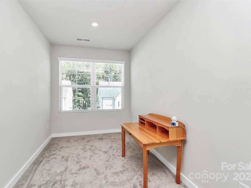 9521 Munsing Drive, Charlotte, NC 28269.  MLS# CAR4302669, YatesRealty ID 1758. 