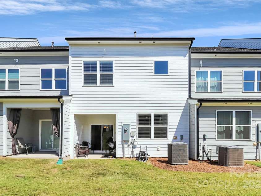 9521 Munsing Drive, Charlotte, NC 28269.  MLS# CAR4302669, YatesRealty ID 1758. 