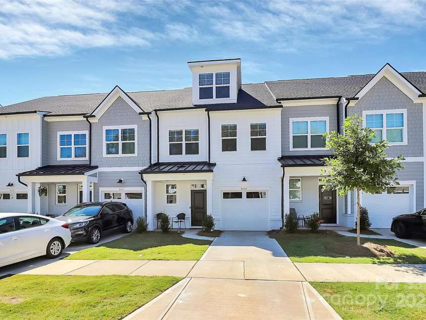 9521 Munsing Drive, Charlotte, NC 28269.  MLS# CAR4302669, YatesRealty ID 1758. 