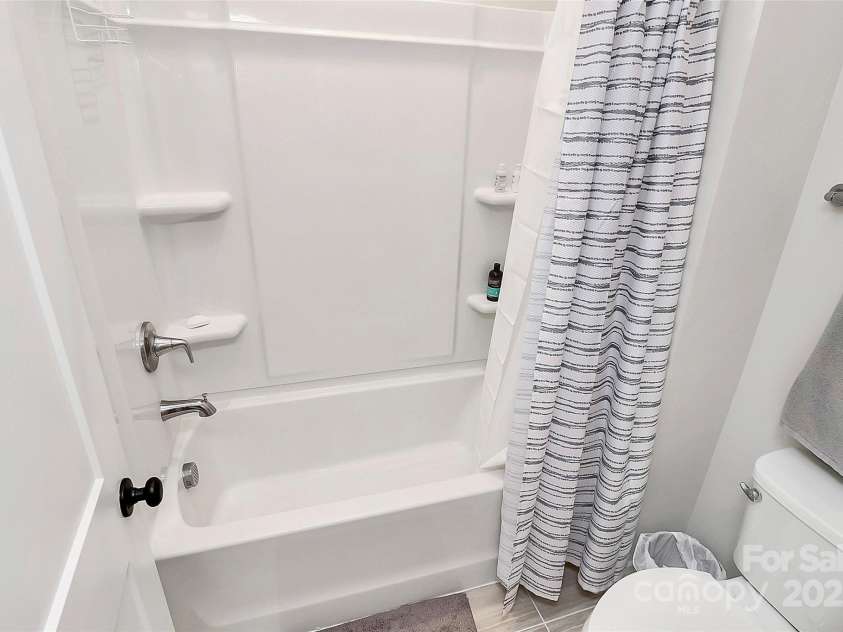 9521 Munsing Drive, Charlotte, NC 28269.  MLS# CAR4302669, YatesRealty ID 1758. Bath 2