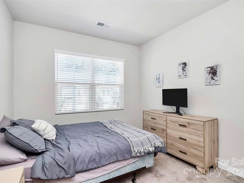 9521 Munsing Drive, Charlotte, NC 28269.  MLS# CAR4302669, YatesRealty ID 1758. Bed 3