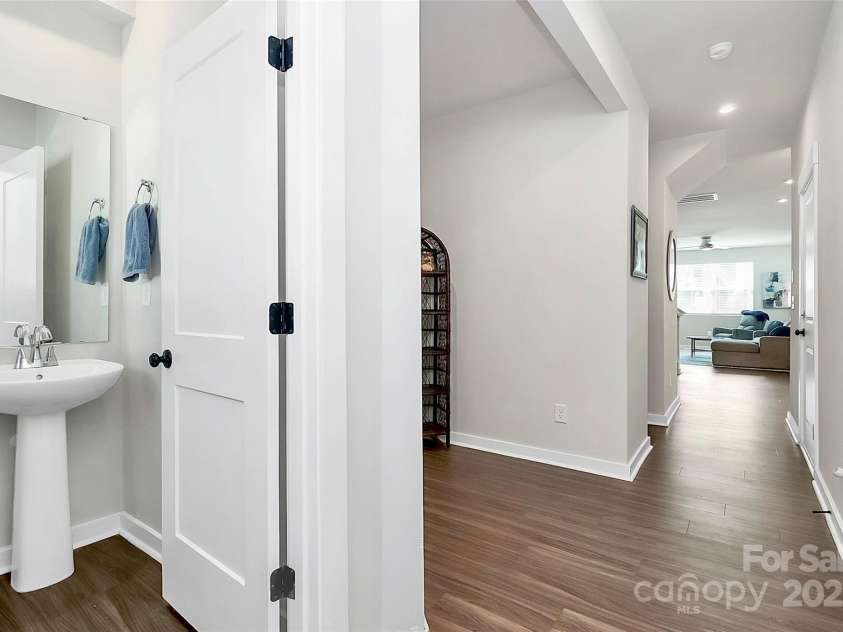 9521 Munsing Drive, Charlotte, NC 28269.  MLS# CAR4302669, YatesRealty ID 1758. Entryway from front door- half bath and office/flex space as you walk in to the main living area