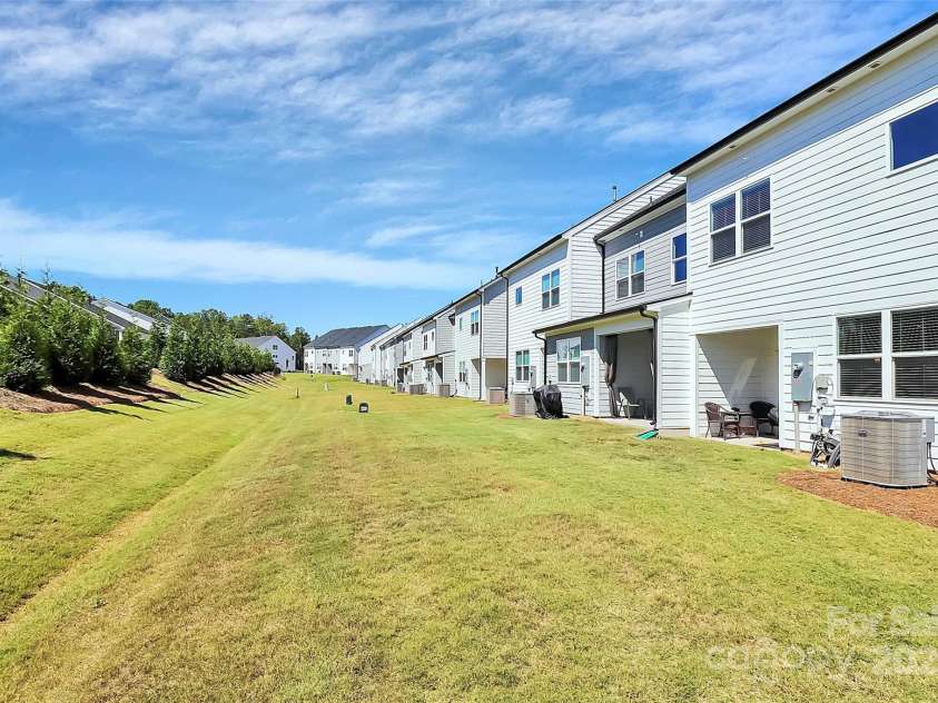 9521 Munsing Drive, Charlotte, NC 28269.  MLS# CAR4302669, YatesRealty ID 1758. Great little communal backyard