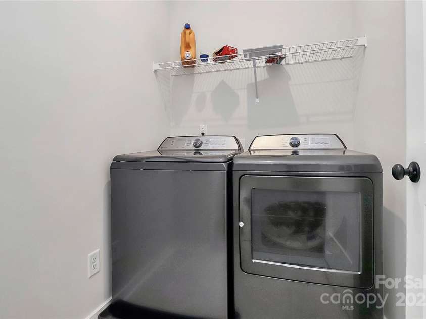 9521 Munsing Drive, Charlotte, NC 28269.  MLS# CAR4302669, YatesRealty ID 1758. Laundry