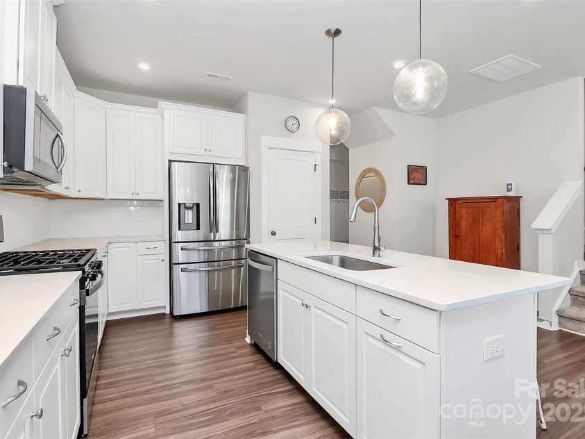 9521 Munsing Drive, Charlotte, NC 28269.  MLS# CAR4302669, YatesRealty ID 1758. Too many upgrades to list in the kitchen.