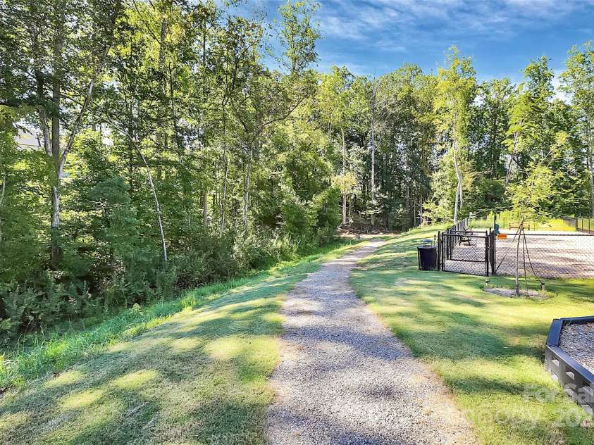 9521 Munsing Drive, Charlotte, NC 28269.  MLS# CAR4302669, YatesRealty ID 1758. Walking trails alongside Mallard Creek leading to Griffith Lakes