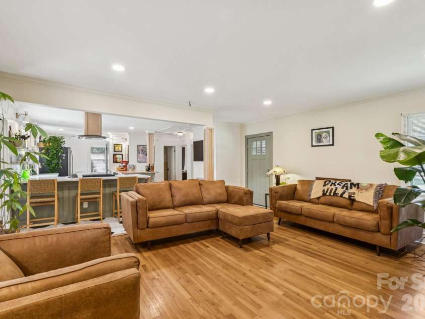 5508 Crestland Avenue, Charlotte, NC 28269.  MLS# CAR4344312, YatesRealty ID 17581. 