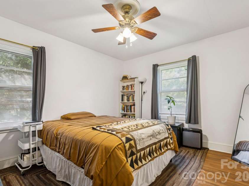 5508 Crestland Avenue, Charlotte, NC 28269.  MLS# CAR4344312, YatesRealty ID 17581. 