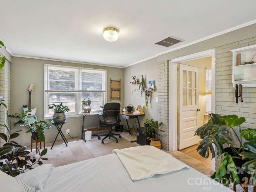 5508 Crestland Avenue, Charlotte, NC 28269.  MLS# CAR4344312, YatesRealty ID 17581. 