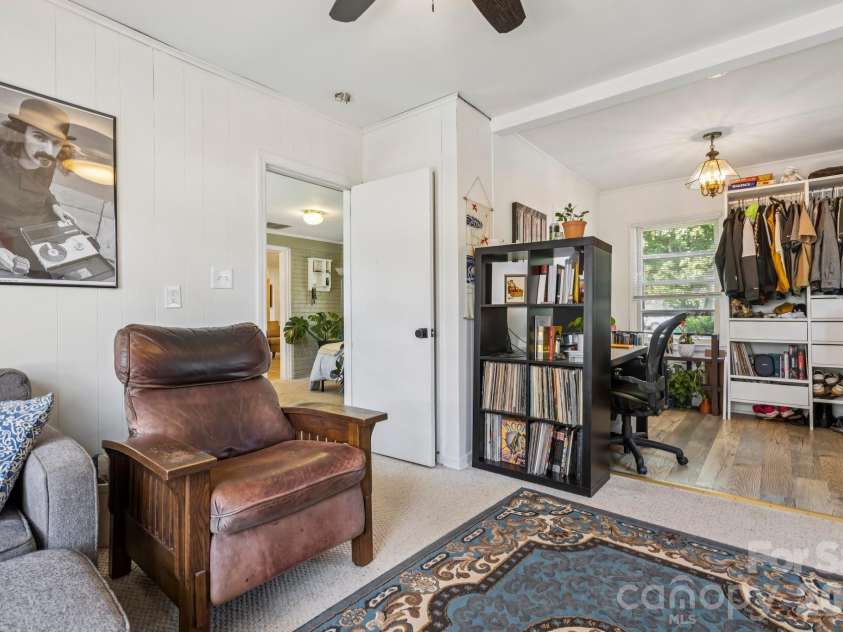 5508 Crestland Avenue, Charlotte, NC 28269.  MLS# CAR4344312, YatesRealty ID 17581. 