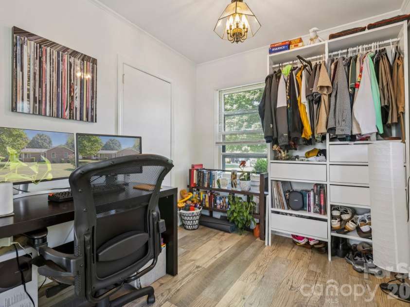 5508 Crestland Avenue, Charlotte, NC 28269.  MLS# CAR4344312, YatesRealty ID 17581. 