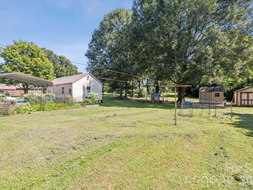 5508 Crestland Avenue, Charlotte, NC 28269.  MLS# CAR4344312, YatesRealty ID 17581. 