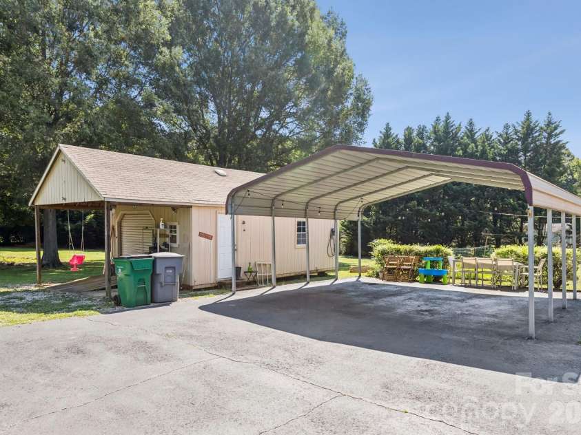 5508 Crestland Avenue, Charlotte, NC 28269.  MLS# CAR4344312, YatesRealty ID 17581. 