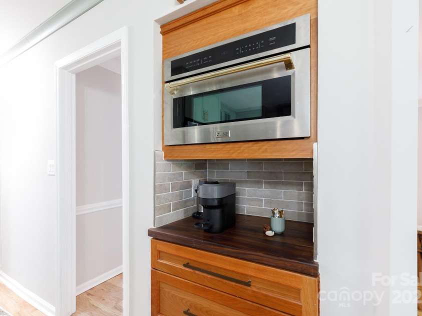 211 Southfork Drive, Belmont, NC 28012.  MLS# CAR4259724, YatesRealty ID 17582. Coffee station