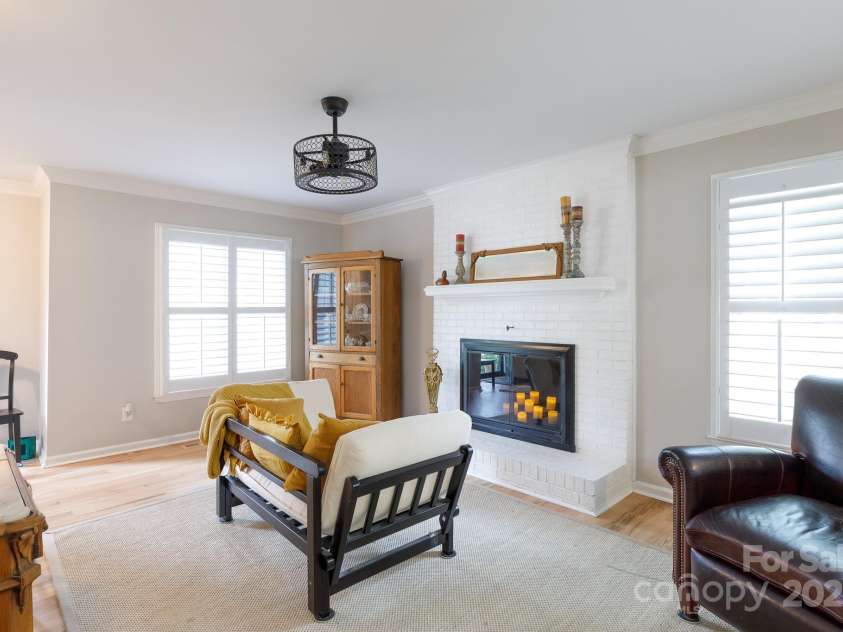 211 Southfork Drive, Belmont, NC 28012.  MLS# CAR4259724, YatesRealty ID 17582. Family Room