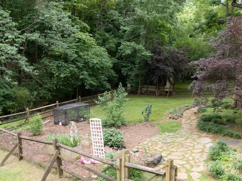 211 Southfork Drive, Belmont, NC 28012.  MLS# CAR4259724, YatesRealty ID 17582. Garden spot