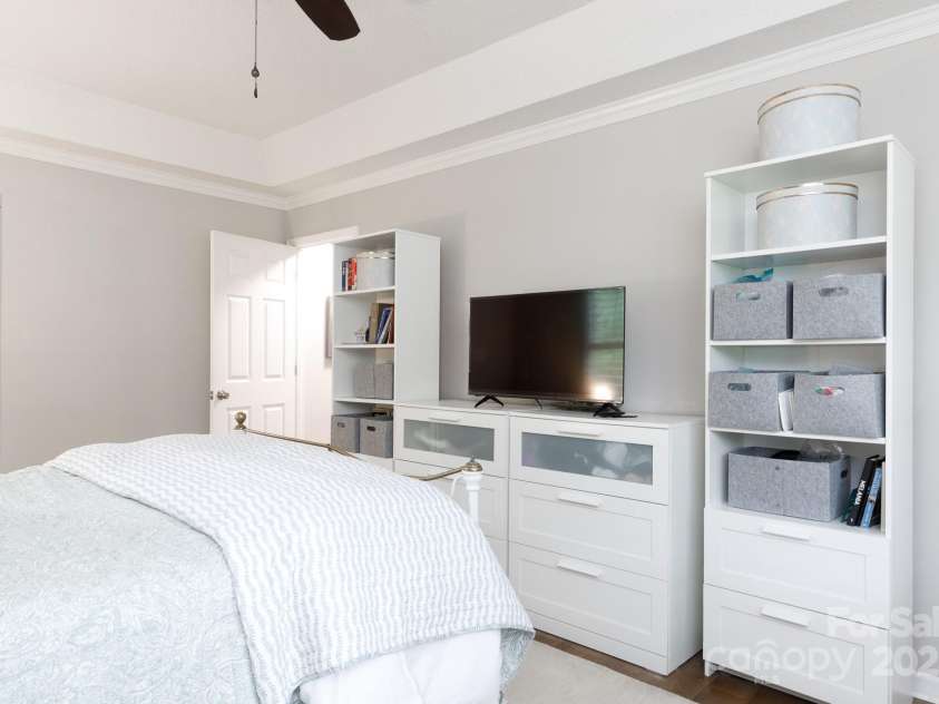 211 Southfork Drive, Belmont, NC 28012.  MLS# CAR4259724, YatesRealty ID 17582. Primary w/ walk in closet