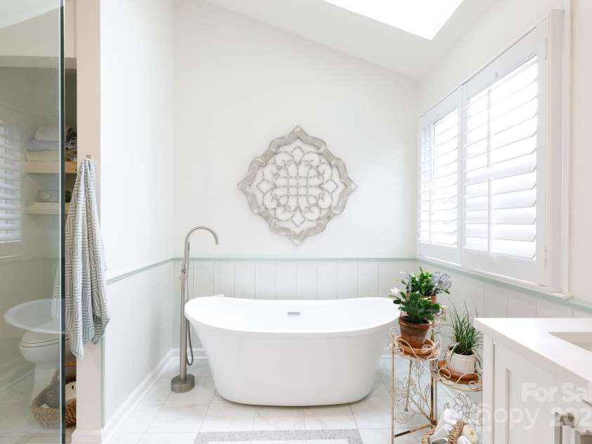 211 Southfork Drive, Belmont, NC 28012.  MLS# CAR4259724, YatesRealty ID 17582. Stand up shower