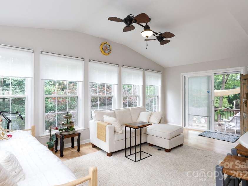 211 Southfork Drive, Belmont, NC 28012.  MLS# CAR4259724, YatesRealty ID 17582. Sunroom
