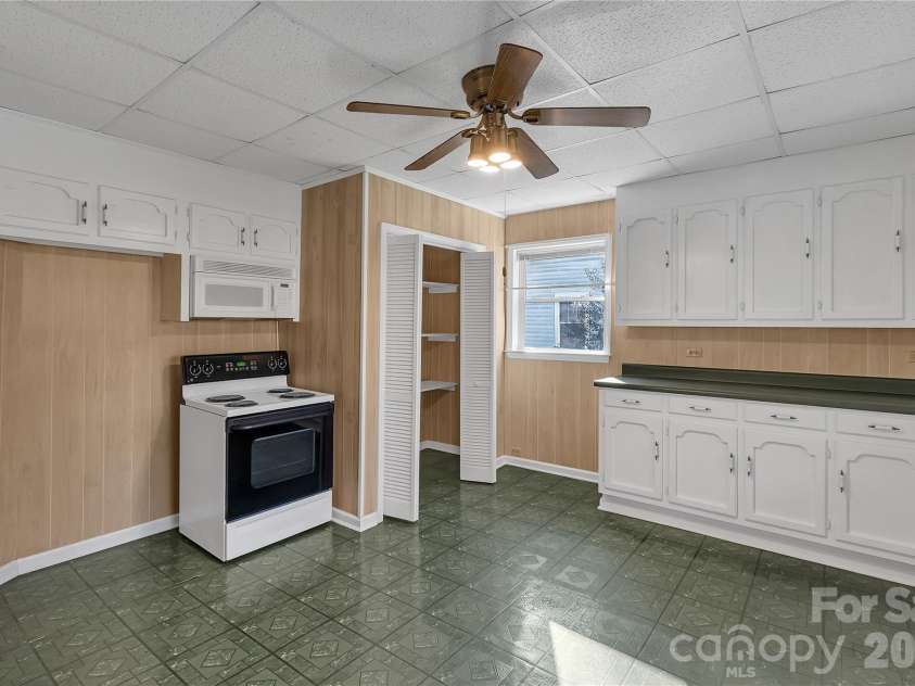 215 King Street, Gastonia, NC 28052.  MLS# CAR4335649, YatesRealty ID 17585. 