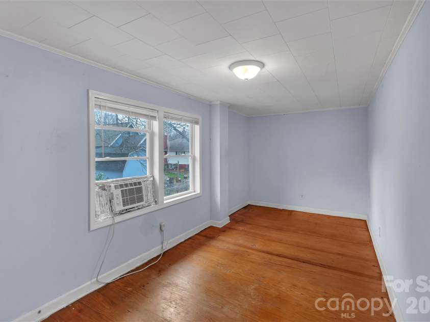 215 King Street, Gastonia, NC 28052.  MLS# CAR4335649, YatesRealty ID 17585. 