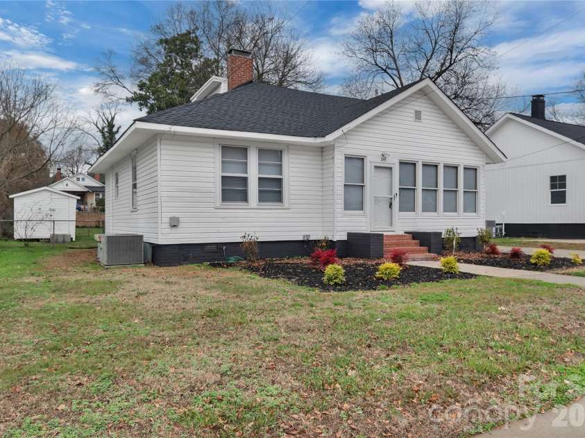 215 King Street, Gastonia, NC 28052.  MLS# CAR4335649, YatesRealty ID 17585. 