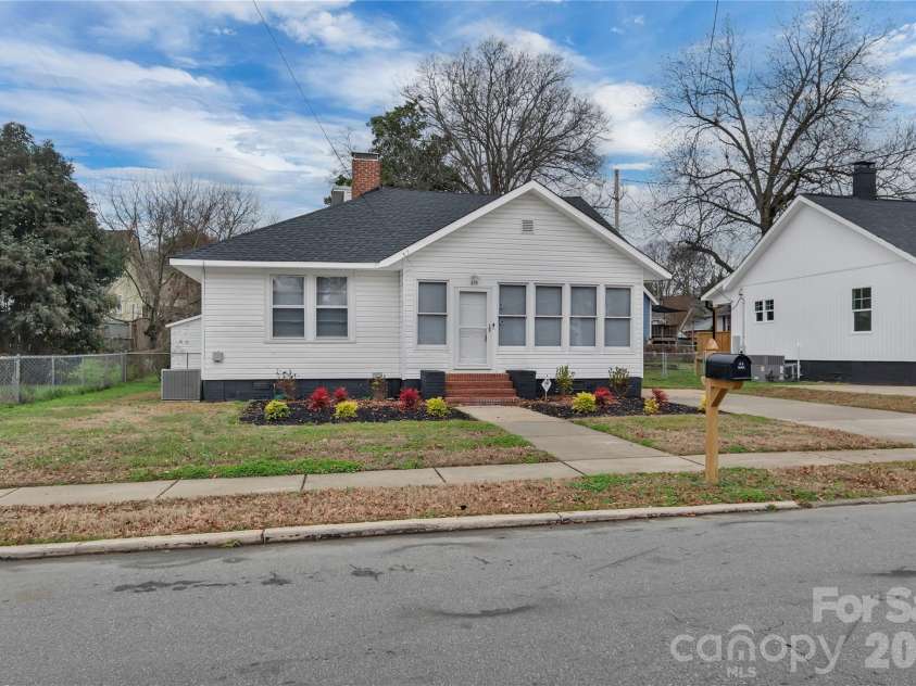 215 King Street, Gastonia, NC 28052.  MLS# CAR4335649, YatesRealty ID 17585. 