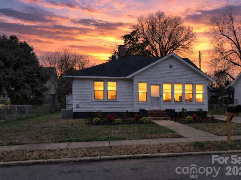 215 King Street, Gastonia, NC 28052.  MLS# CAR4335649, YatesRealty ID 17585. 