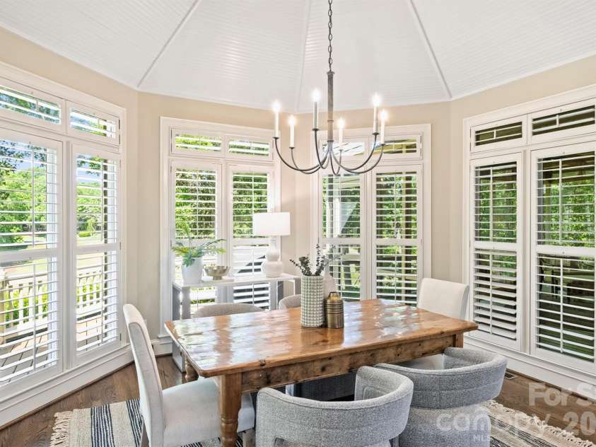 4227 Shepherdleas Lane, Charlotte, NC 28277.  MLS# CAR4358480, YatesRealty ID 17586. Breakfast Room is so light