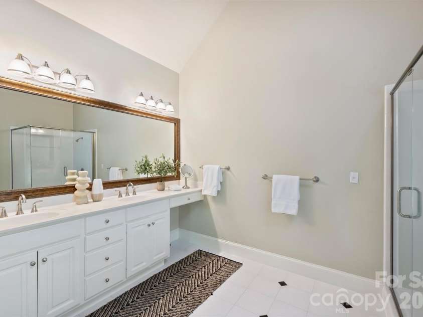 4227 Shepherdleas Lane, Charlotte, NC 28277.  MLS# CAR4358480, YatesRealty ID 17586. Double sinks